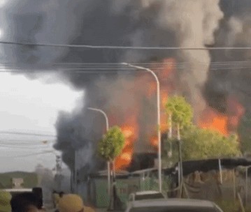 Cháy lớn tại xưởng in bao bì ở Đông La, Hoài Đức