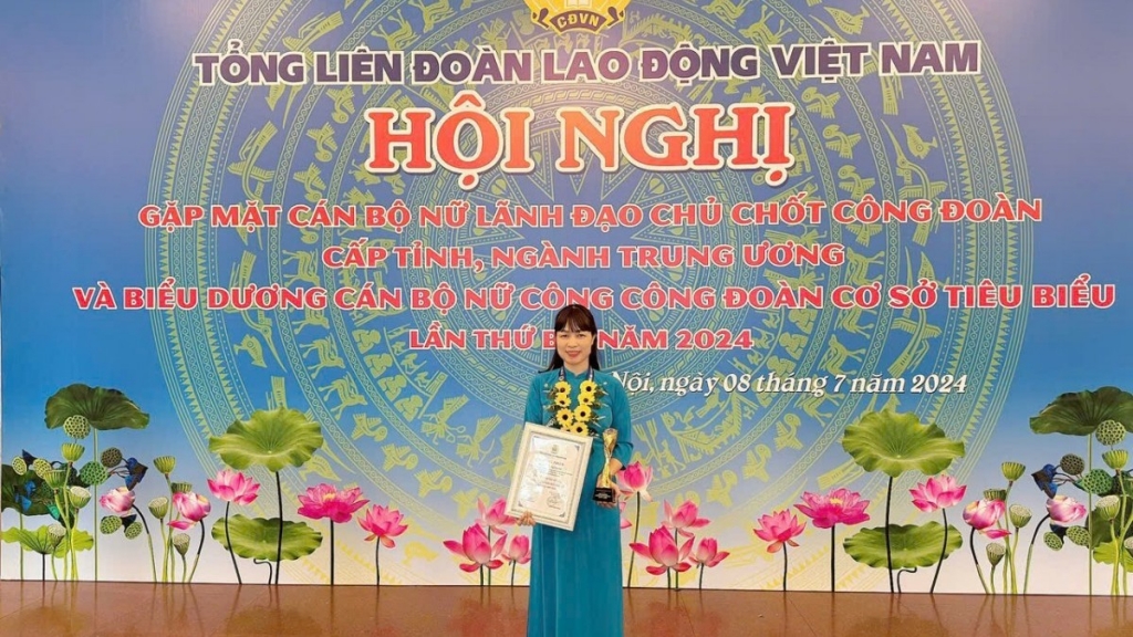 Nữ cán bộ Công đoàn năng động, hết lòng chăm lo lao động nữ