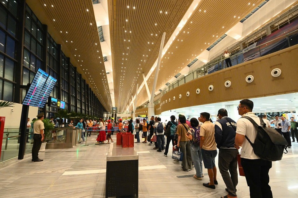 Khai thác chuyến bay đầu tiên tại nhà ga T3 - Cảng HKQT Tân Sơn Nhất