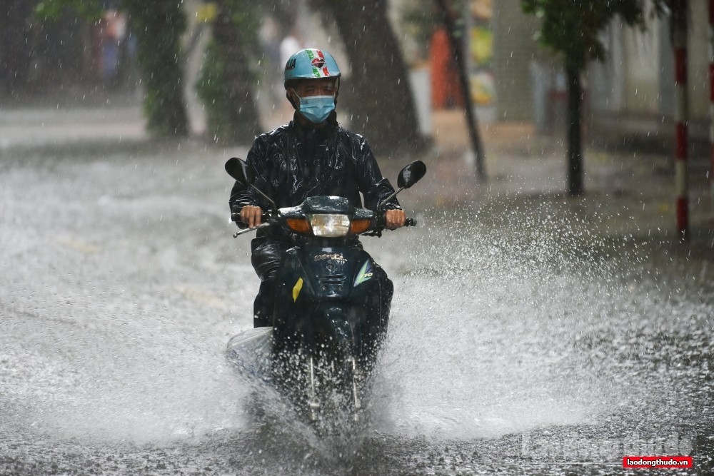 Dự báo thời tiết Hà Nội ngày 1/5: Mưa rào và rải rác có dông, cục bộ có nơi mưa to
