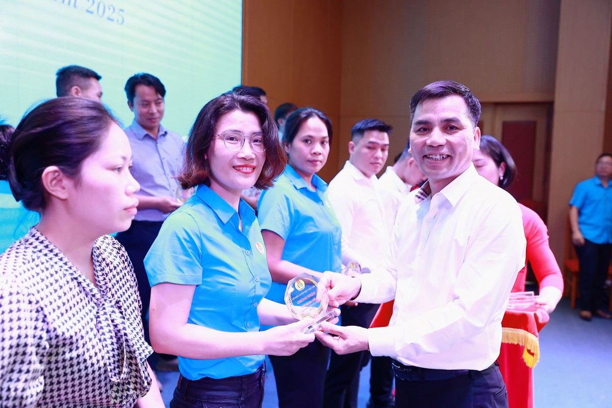 Sôi nổi các phong trào thi đua sáng kiến, sáng tạo trong công nhân, viên chức, lao động
