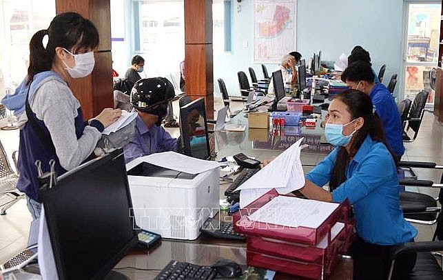 Những điều kiện cần có để lao động hợp đồng được hỗ trợ khi sắp xếp bộ máy