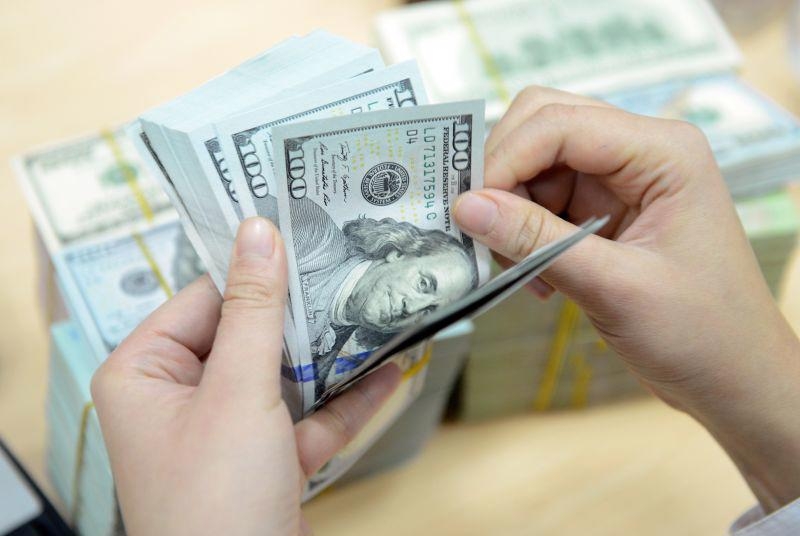Giá USD "chợ đen" ngày 17/5 không điều chỉnh mới