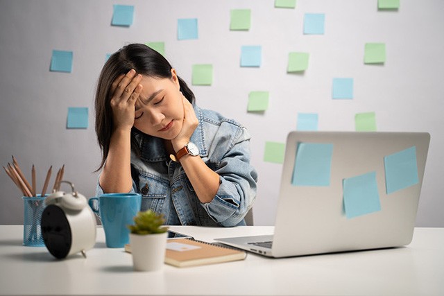 Cách xử lý bị sốc nhiệt khi ra ngoài với dân văn phòng