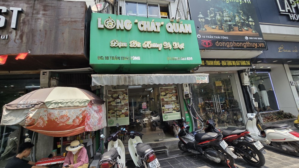 Kiểm tra đột xuất cơ sở kinh doanh Lòng Chát tại 18 Trần Thái Tông
