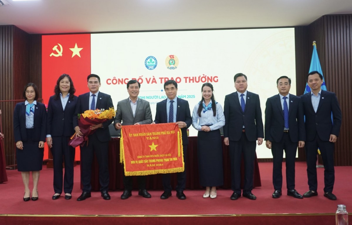 Đoàn viên Công ty Nước sạch Hà Nội tập trung nâng cao công tác cấp nước ổn định, liên tục phục vụ người dân