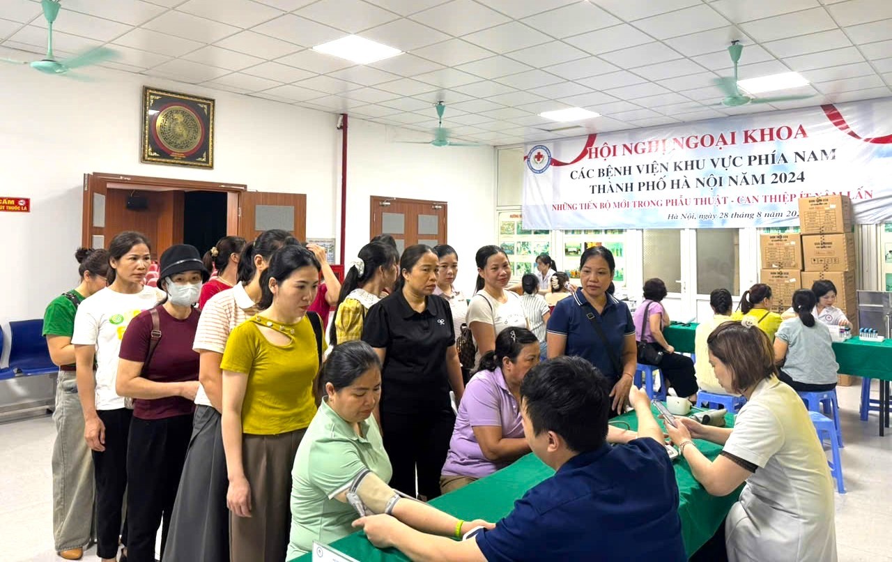 Khám sức khỏe miễn phí cho gần 200 công nhân, viên chức huyện Thanh Trì