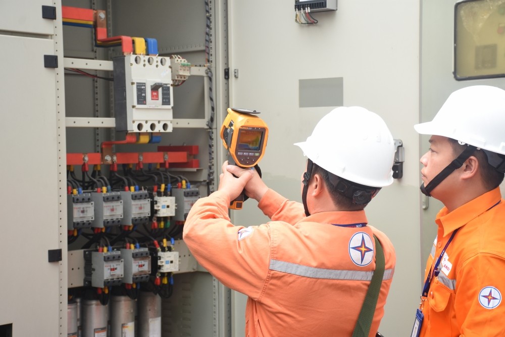Giá điện tăng 4,8%, lên hơn 2.200 đồng/kWh