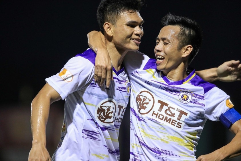 CLB Hà Nội ngược dòng kịch tính thắng SLNA 2-1, Xuân Mạnh ghi bàn vào lưới đội bóng cũ