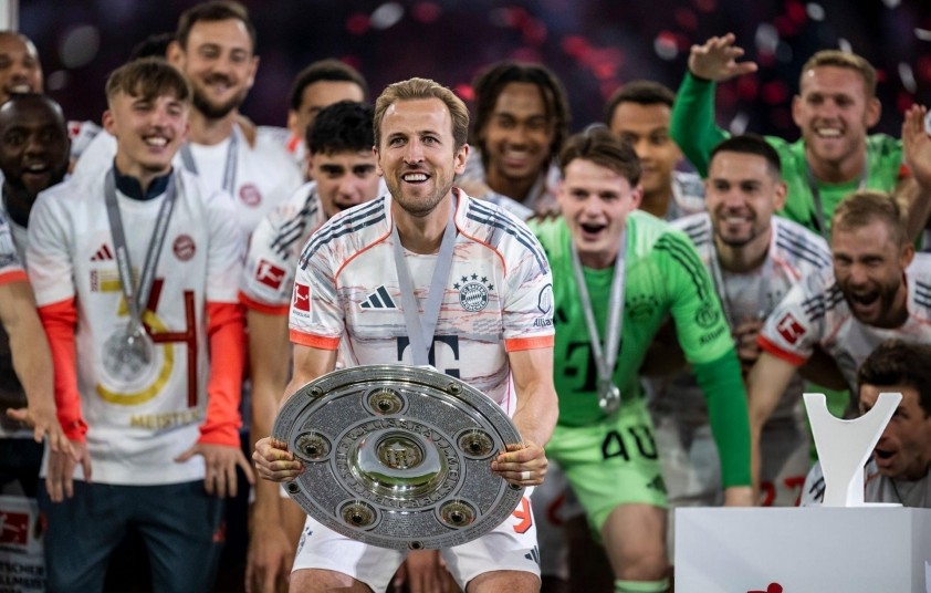 Harry Kane lập công, Bayern nâng đĩa bạc Bundesliga trong ngày ăn mừng rực rỡ