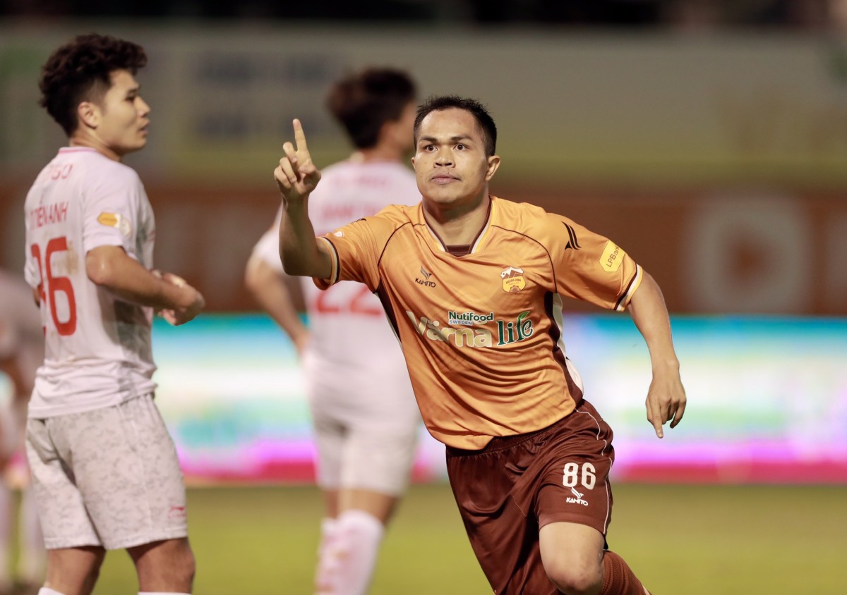 Đánh bại Thể Công - Viettel 2-1, Hoàng Anh Gia Lai thoát khỏi nhóm cuối bảng