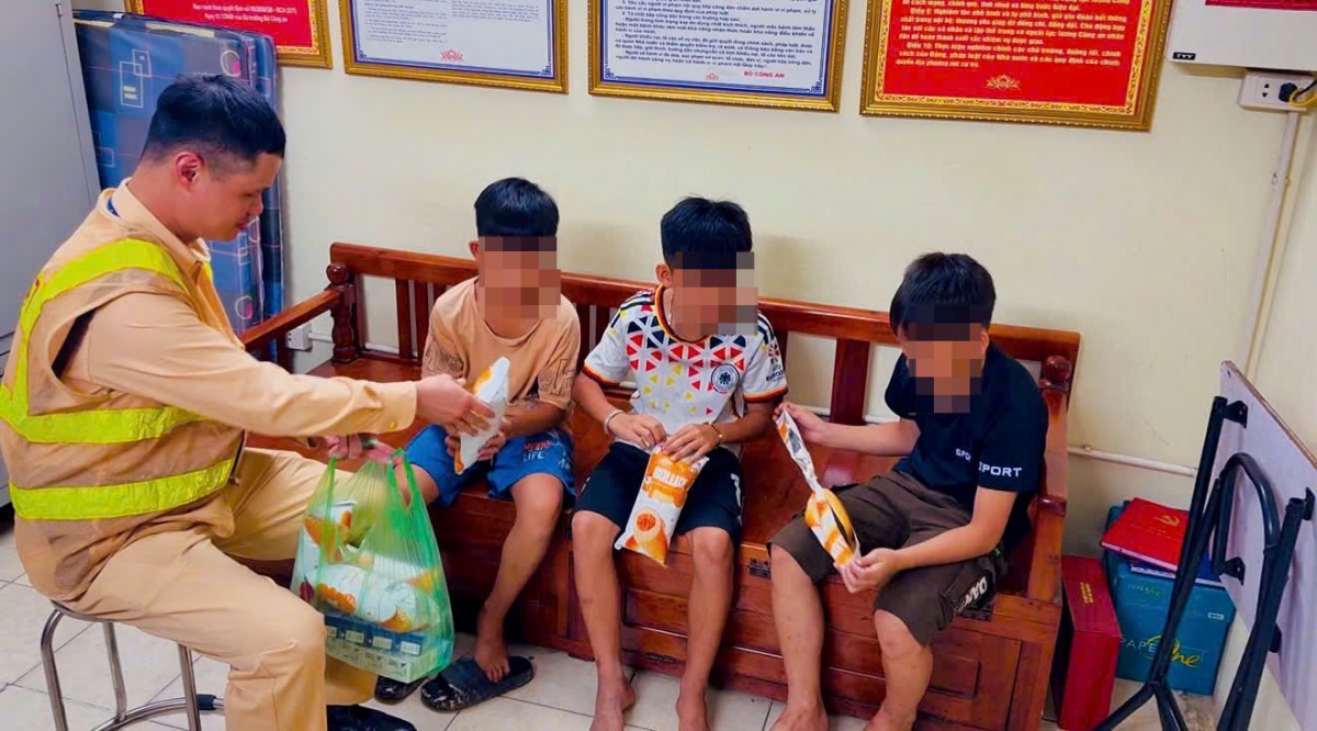 Ba "phượt thủ nhí" và hành trình 30km khiến phụ huynh toát mồ hôi