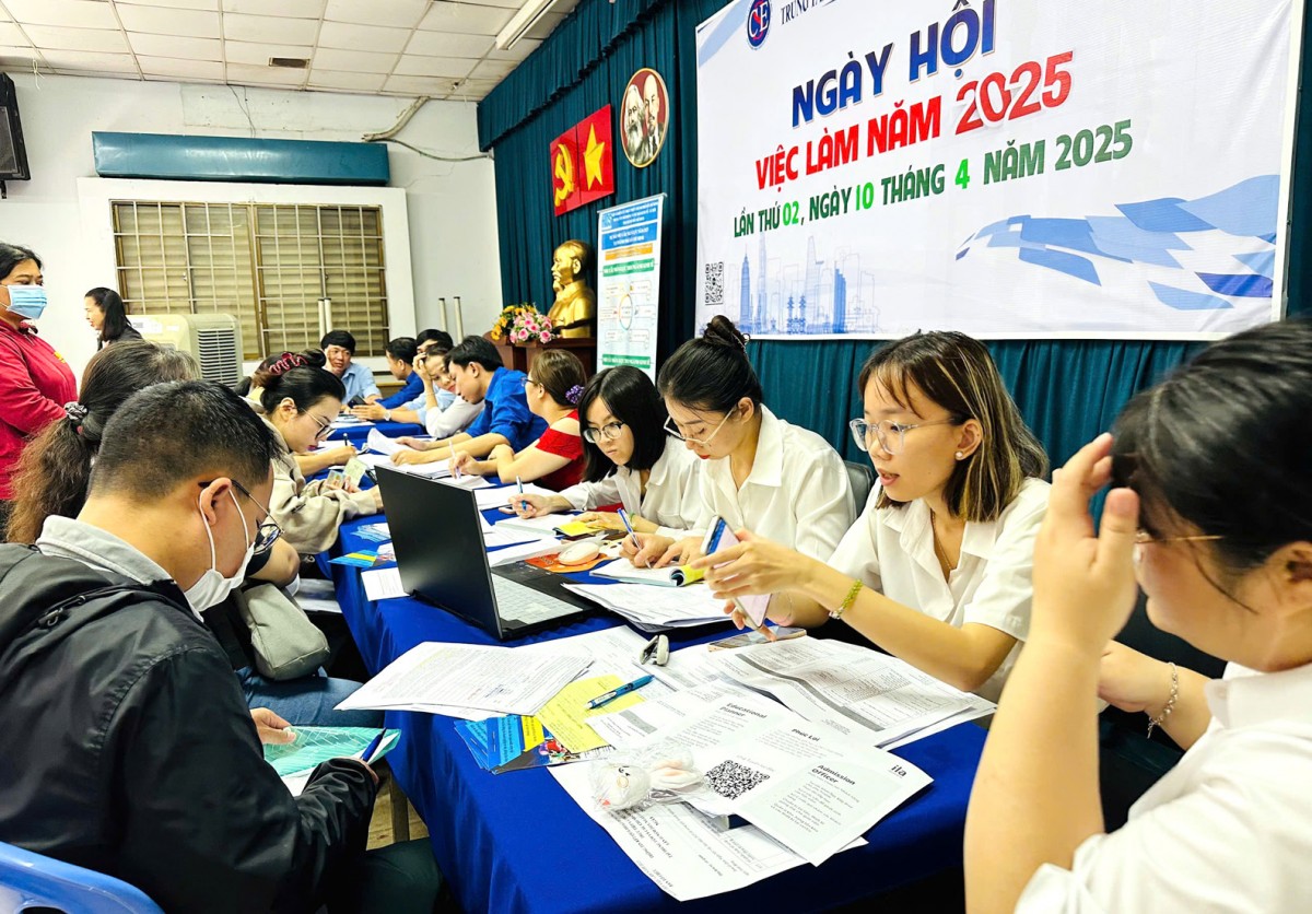 Khởi sắc thị trường lao động Thành phố Hồ Chí Minh
