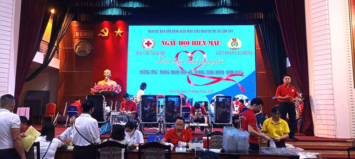 Sơn Tây: Hàng trăm đoàn viên tham gia hiến máu tình nguyện