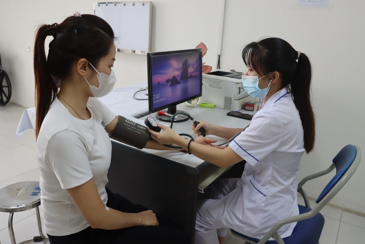 LĐLĐ huyện Phú Xuyên tổ chức khám sức khỏe sinh sản miễn phí cho công nhân