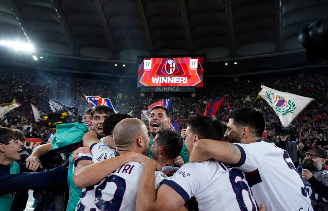 Bologna đánh bại AC Milan, đăng quang Coppa Italia lần đầu sau hơn 50 năm