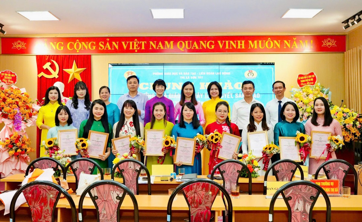 Xét tặng giải thưởng "Nhà giáo Sơn Tây tâm huyết, sáng tạo" năm 2025