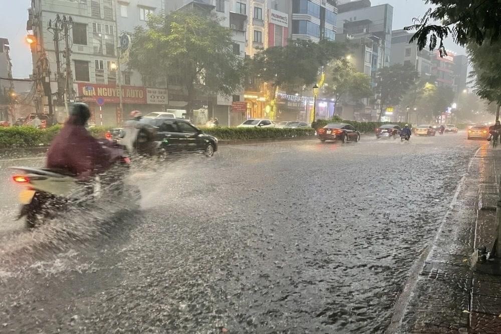 Dự báo thời tiết Hà Nội ngày 17/5: Mưa rào và dông, trời mát
