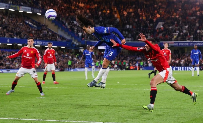 Cucurella hóa người hùng, Chelsea đánh bại MU để giữ chắc vé dự Champions League