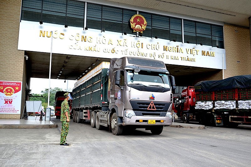 Phân luồng qua cửa khẩu Kim Thành (Lào Cai) mùa vải 2025