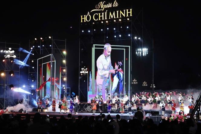 Lãnh đạo Đảng, Nhà nước dự chương trình nghệ thuật đặc biệt "Người là Hồ Chí Minh"