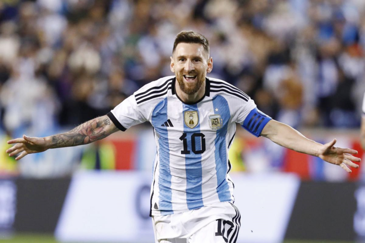 Lionel Messi trở lại đội tuyển Argentina