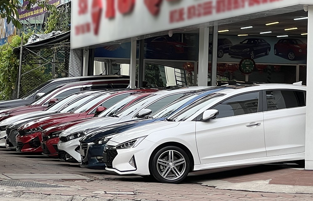 Thị trường ô tô cũ “ngủ đông”, nhiều showroom cắt lỗ vẫn khó bán hàng