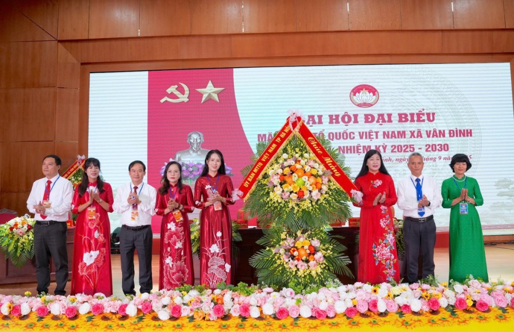 Bà Nguyễn Hạnh Vân được cử làm Chủ tịch Ủy ban MTTQ Việt Nam xã Vân Đình khóa I