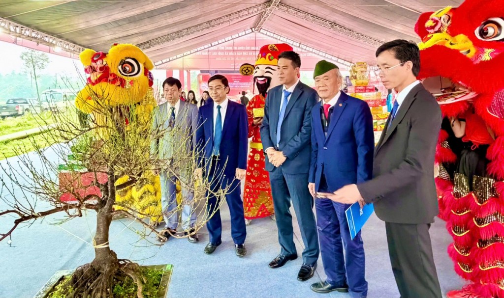 Tôn vinh sáng tạo thủ công mỹ nghệ Hà Nội qua triển lãm phục vụ Tết