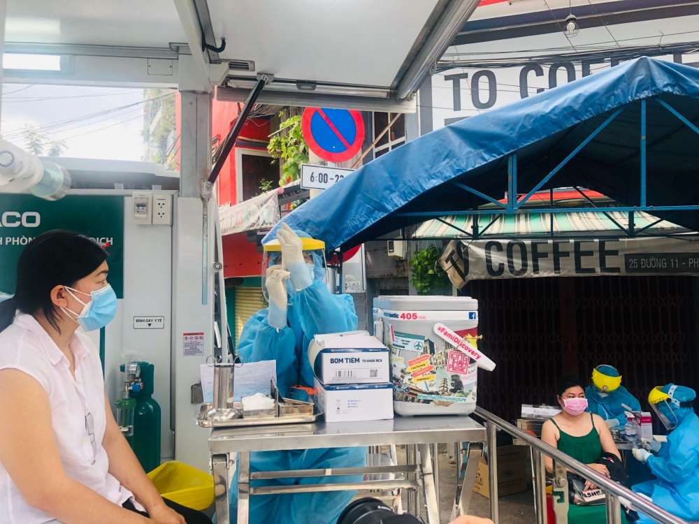 Thành phố Hồ Chí Minh: Người có thẻ xanh Covid được tham gia hoạt động nào?
