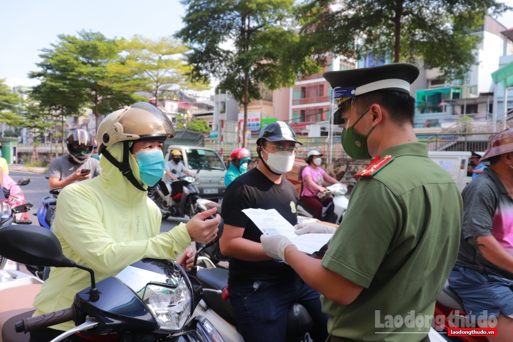 Nhiều đơn vị vận tải bị từ chối cấp giấy đi đường