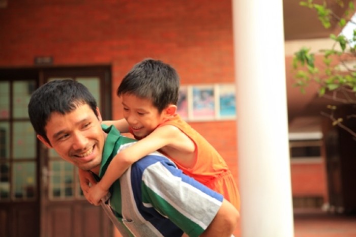 Ngô Thế Quân tái xuất điện ảnh trong phim “Cha cõng con”
