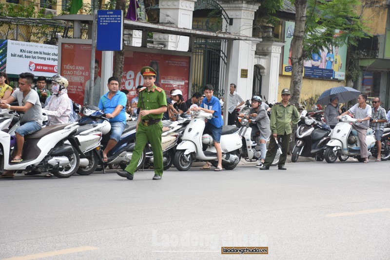 An ninh thắt chặt trong ngày thi đầu tiên