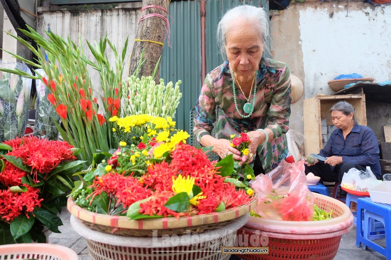 Gánh hàng hoa “hồn xưa” còn sót lại