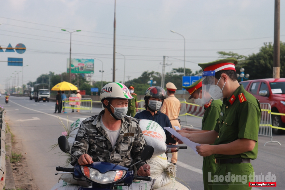 Ghi nhận ngày đầu triển khai lập 21 chốt kiểm soát ra vào "vùng đỏ"