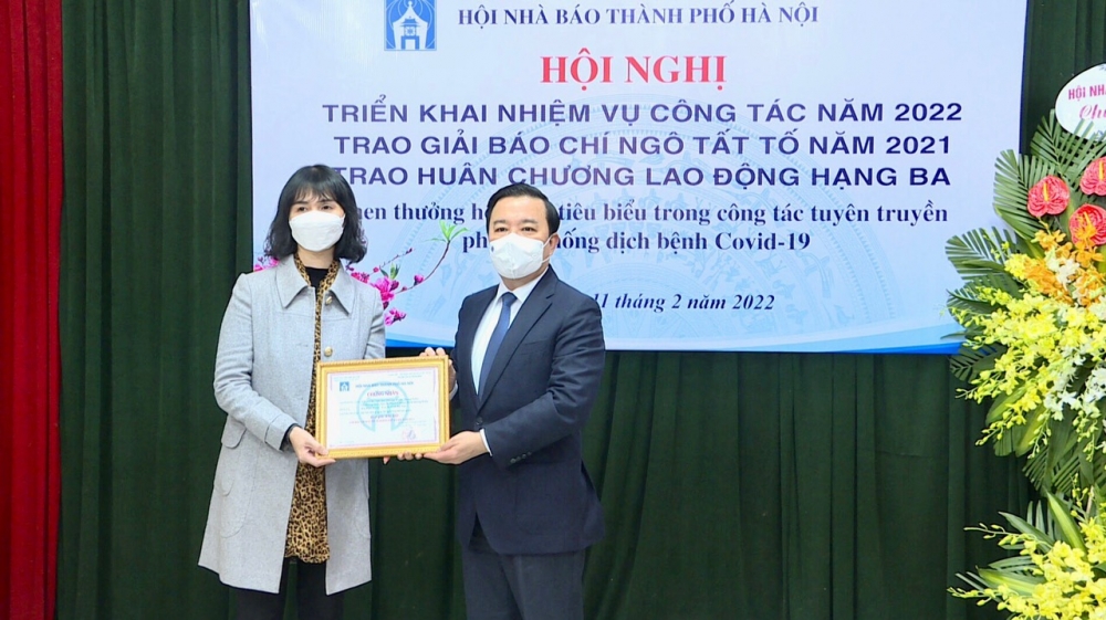 Triển khai nhiệm vụ công tác năm 2022 và trao giải báo chí Ngô Tất Tố năm 2021