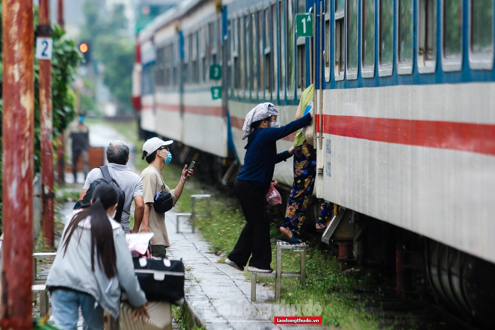 Hà Nội: Không đặt ra quy định gây khó khăn cho người dân về quê ăn Tết