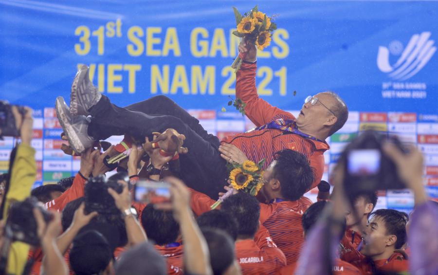 Nhớ mãi kỳ SEA Games với tấm Huy chương Vàng đặc biệt môn bóng đá nam và nữ